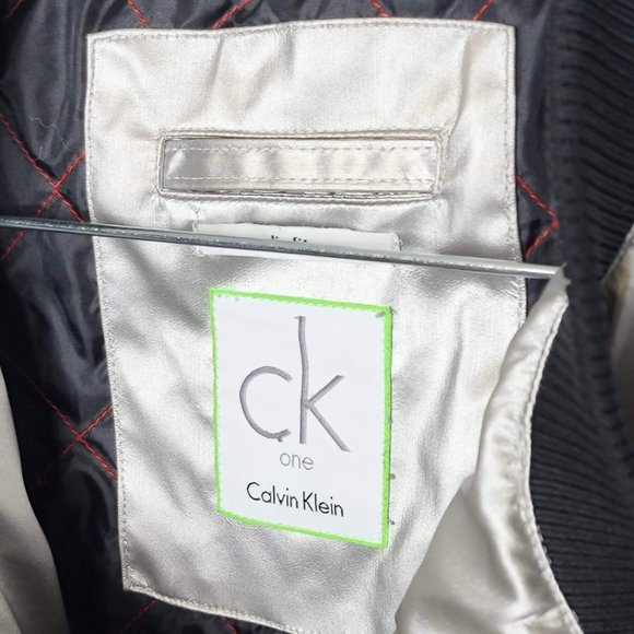 Calvin Klein Men's Silver Puffer Vest Size Large. - Picture 5 of 13